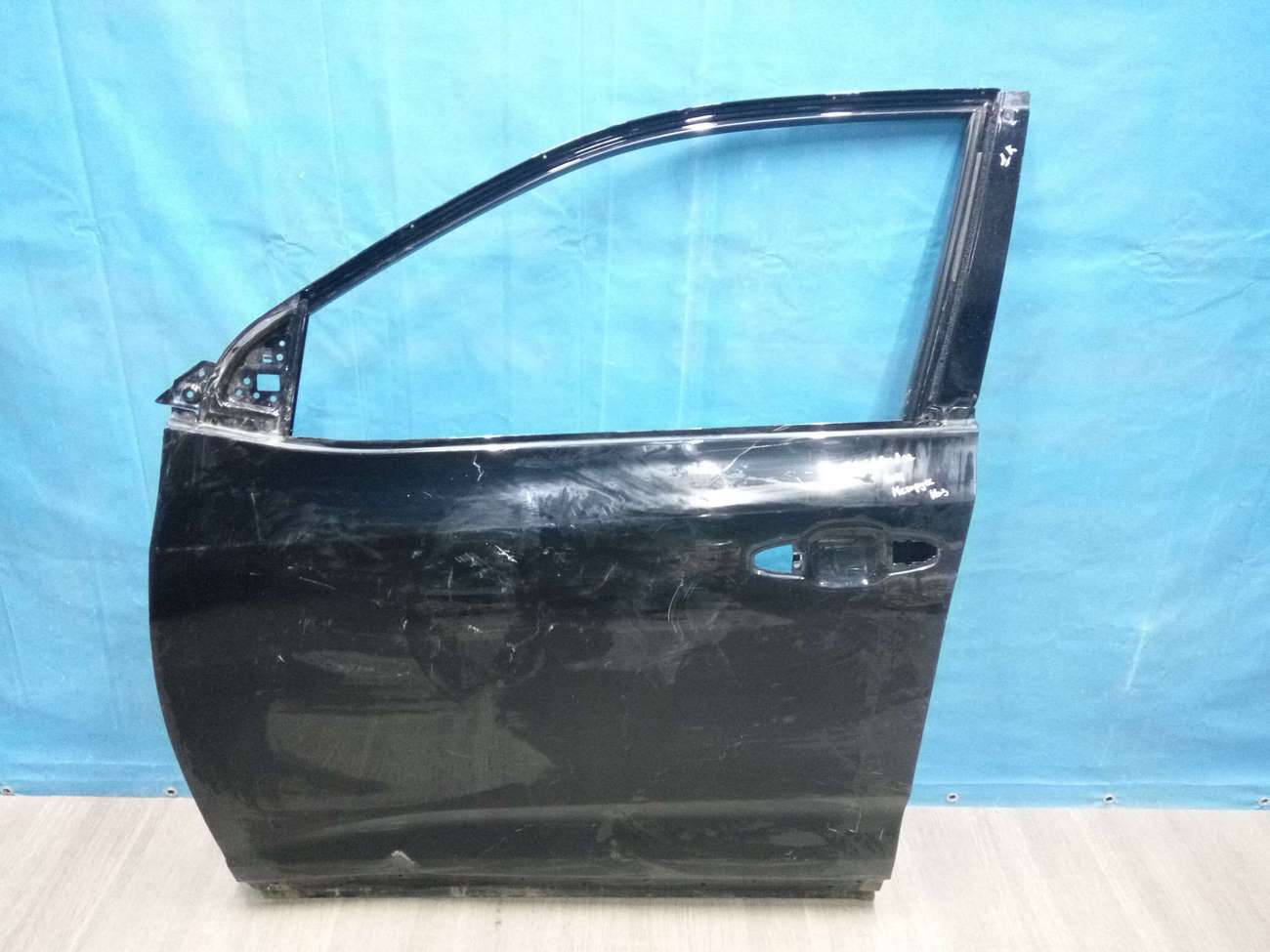 Дверь на хайлендер тойота. Хайлендер 2014 года , передняя левая дверь, верхняя петля. Дверь хайлендер. Toyota highlander iii дверь задняя правая левая. Дверь тойота хайлендер 4.