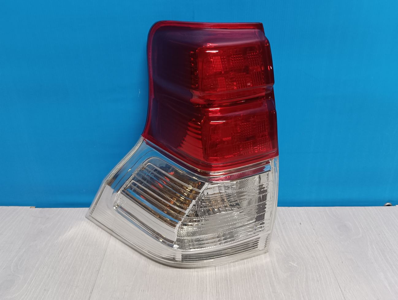 Фонарь левый Toyota Land Cruiser Prado 150 (2009-2013)