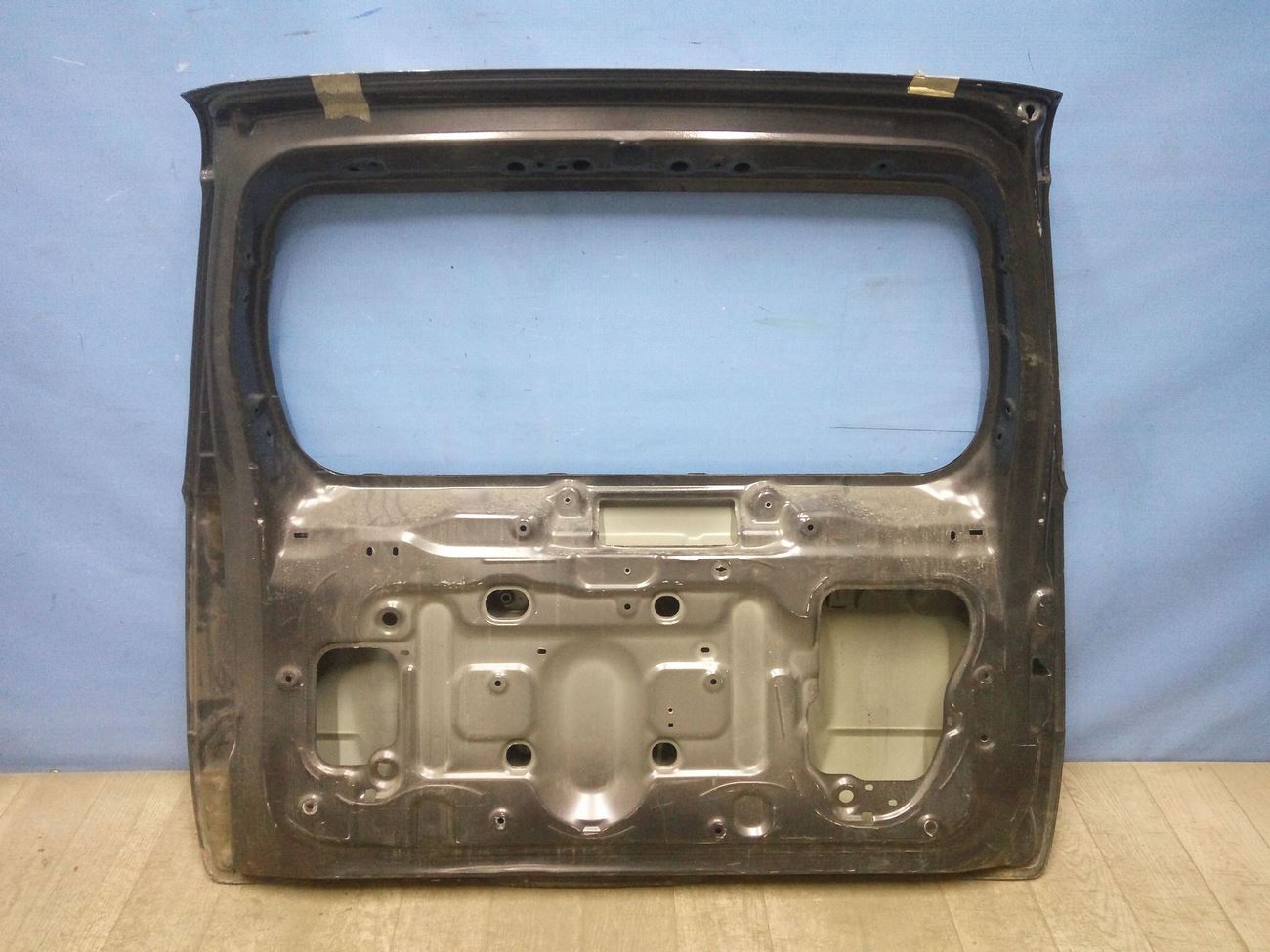 Снятие обшивки двери suzuki grand vitara. Как снять заднюю дверь гранд витара. Suzuki vitara 2015 дверь водительская. Дверь багажника сузуки гранд витара. Дверь багажника suzuki vitara.