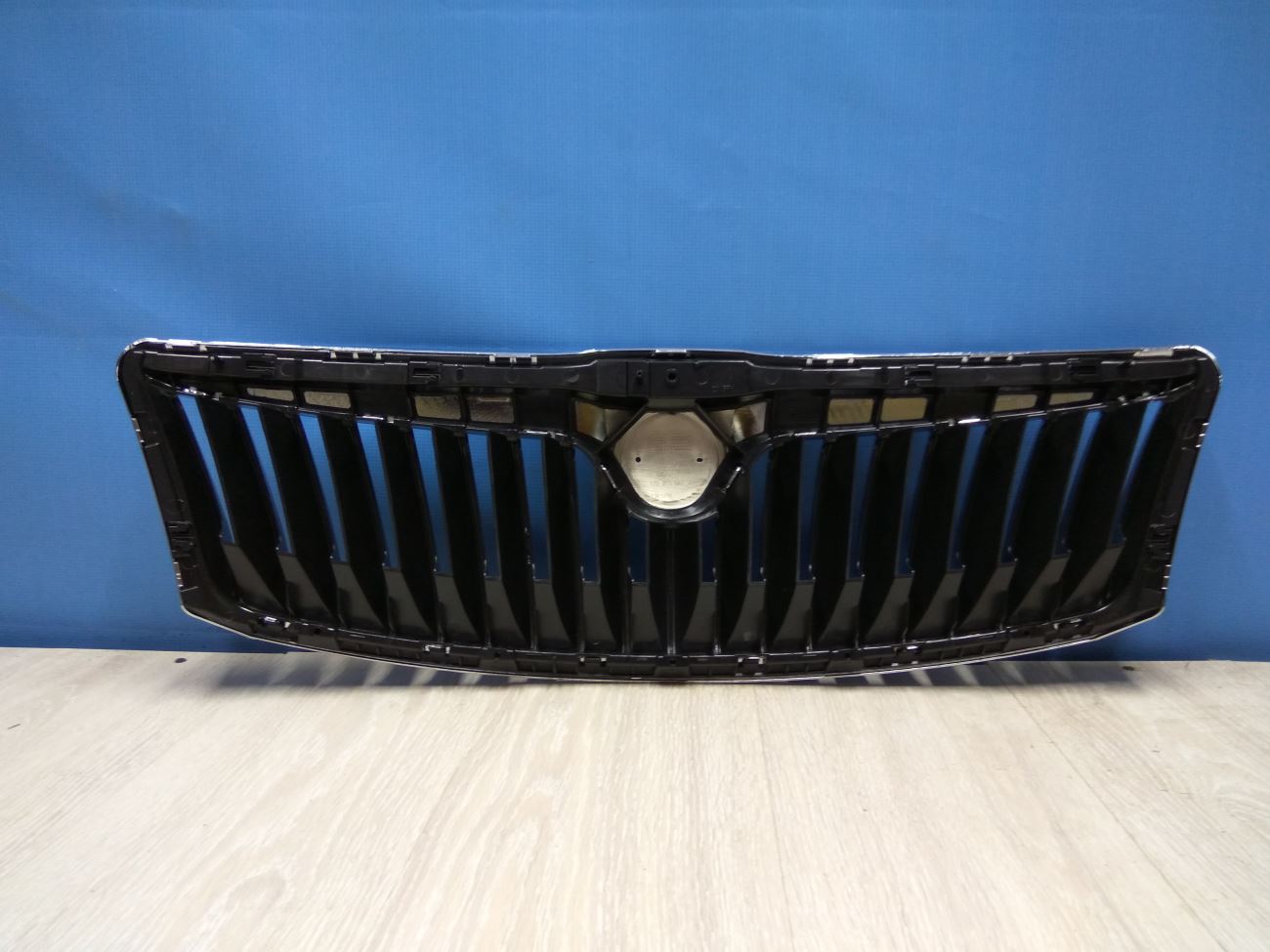 1z0853668a9b9 Решетка радиатора Skoda Octavia 2 A5 2004-2013