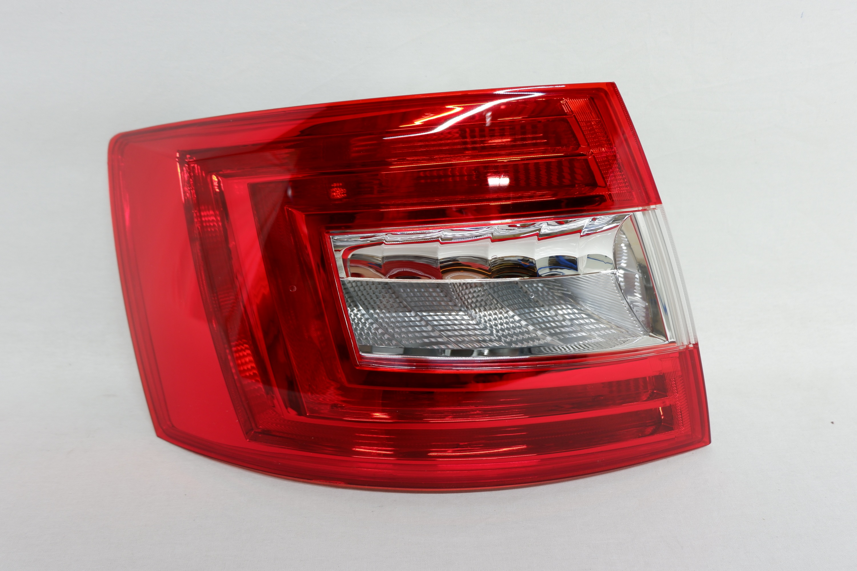Фонарь левый Skoda Octavia 3 A7 (2013-2017)