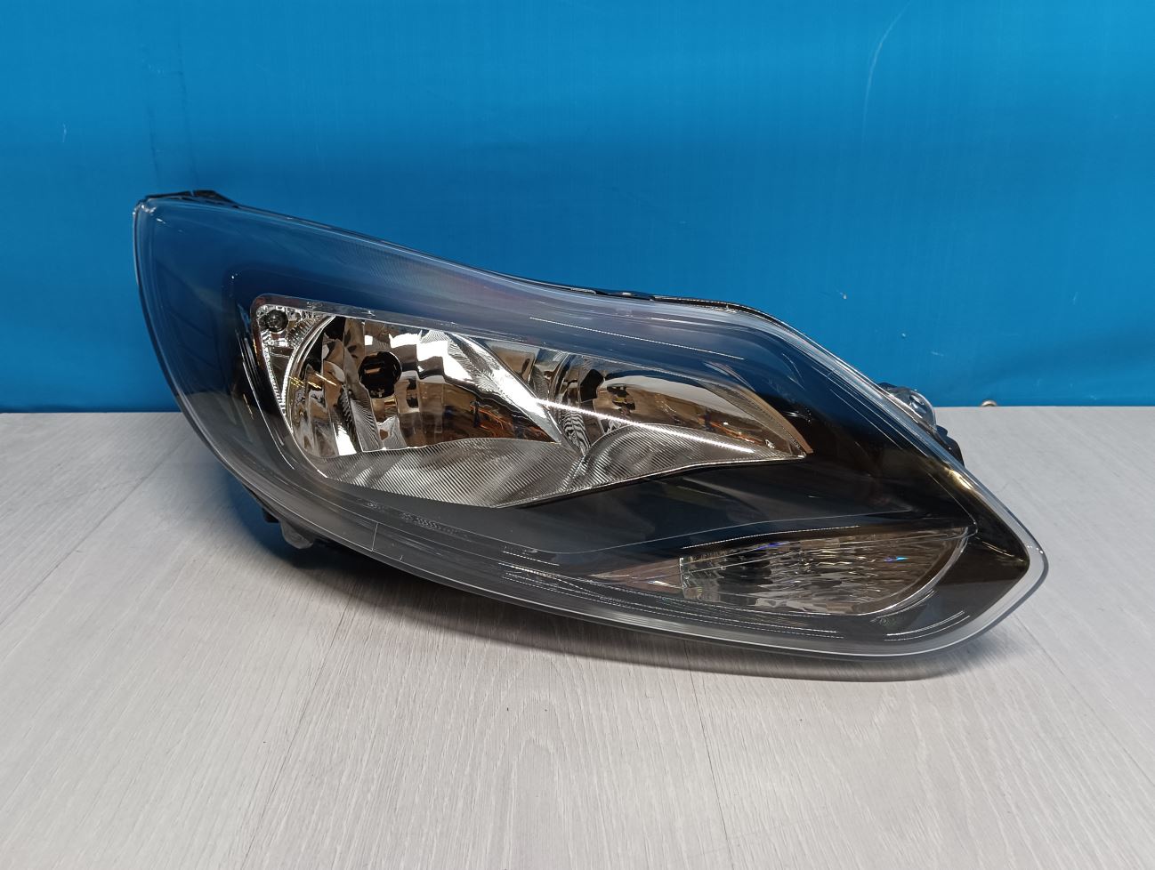 Купить Фару Фокус 3