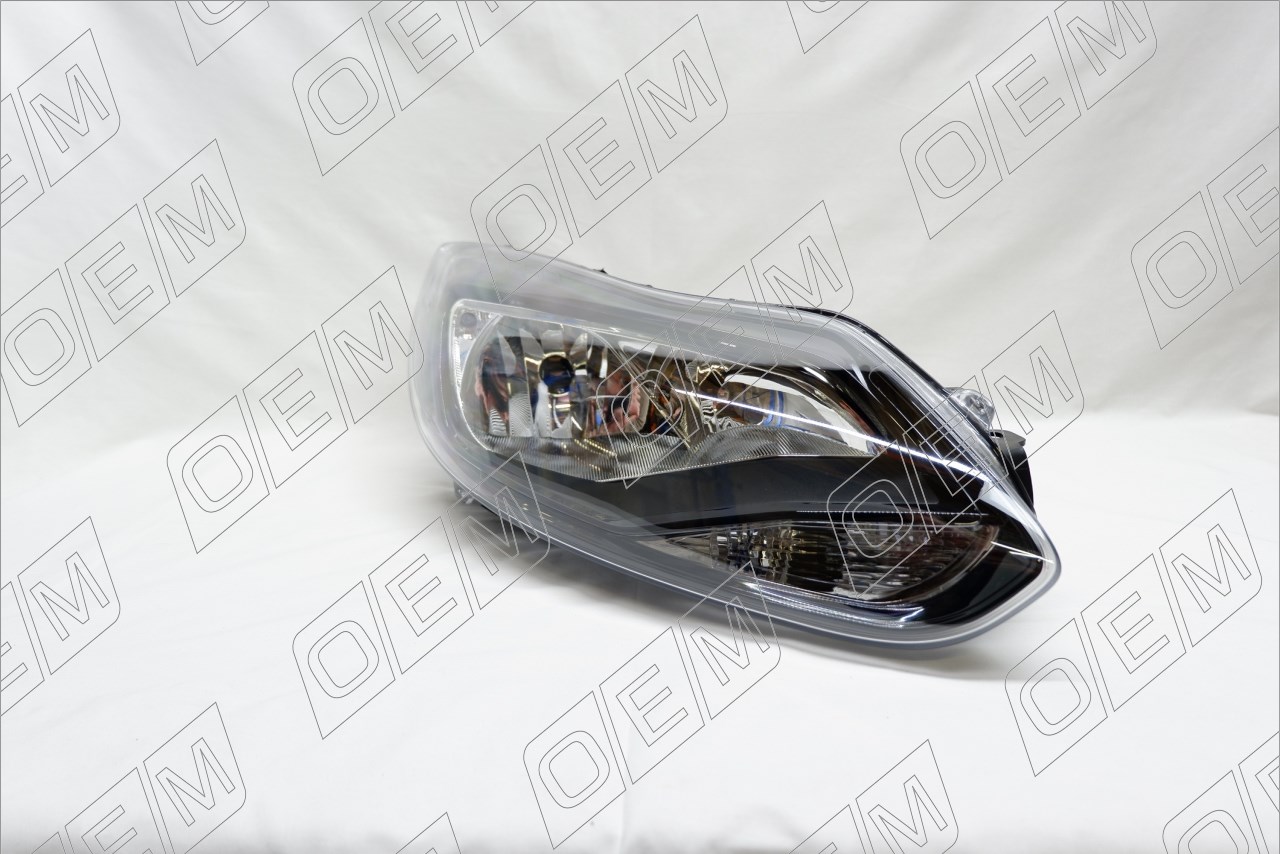 Фара правая Ford Focus 2012 черная