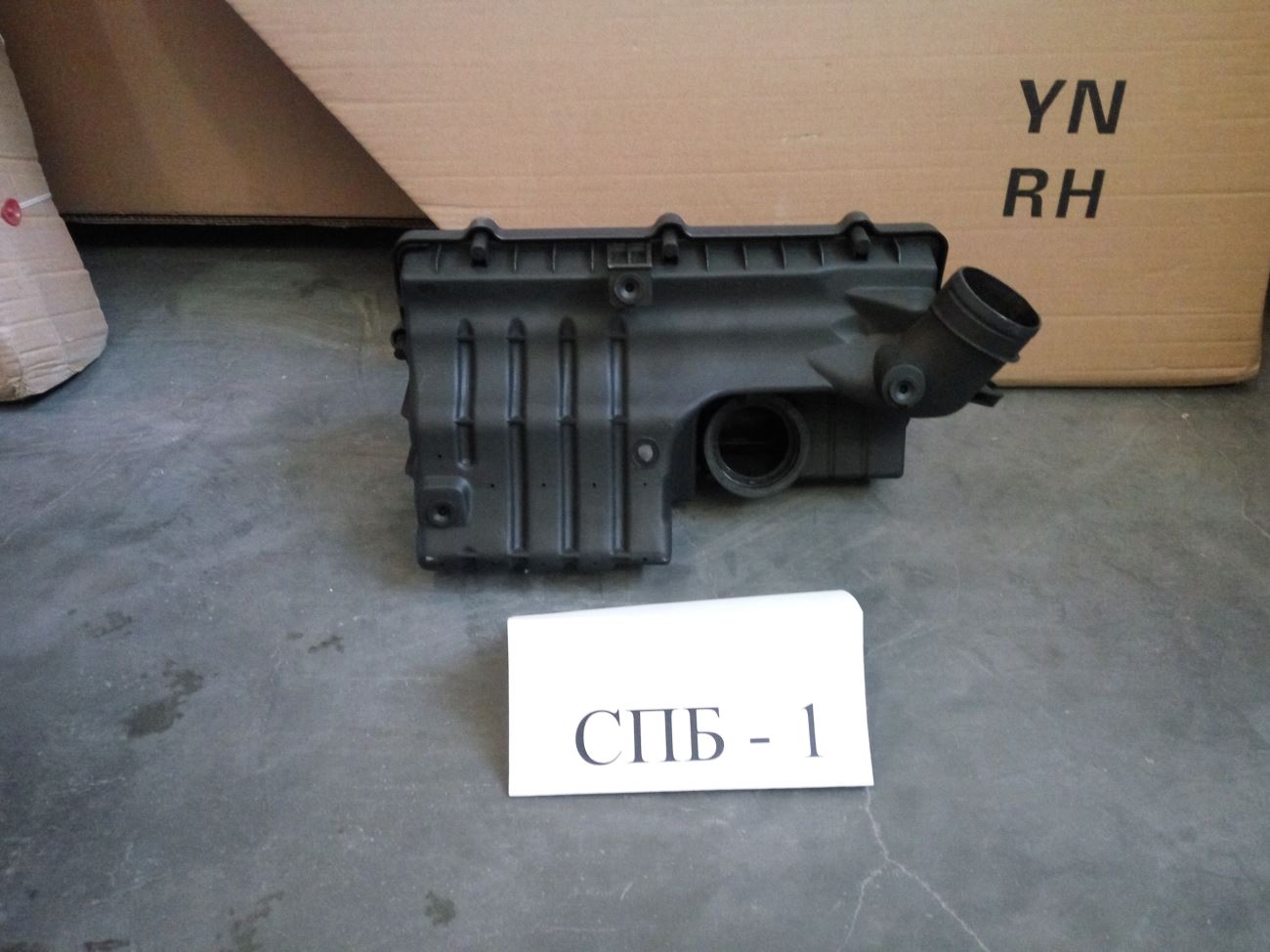 6. Воздушный фильтр поло седан 1. Корпус воздушного фильтра volkswagen polo sedan 2014 года. Как снять корпус воздушного фильтра поло. Снятие корпуса воздушного фильтра на фольксваген поло седан.