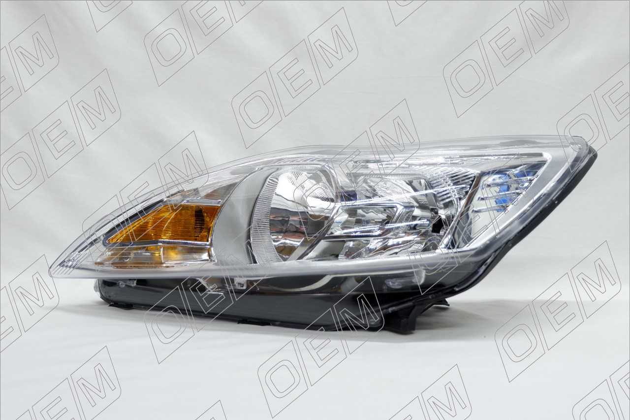 Фара левая Ford Focus 2005 галоген Левая