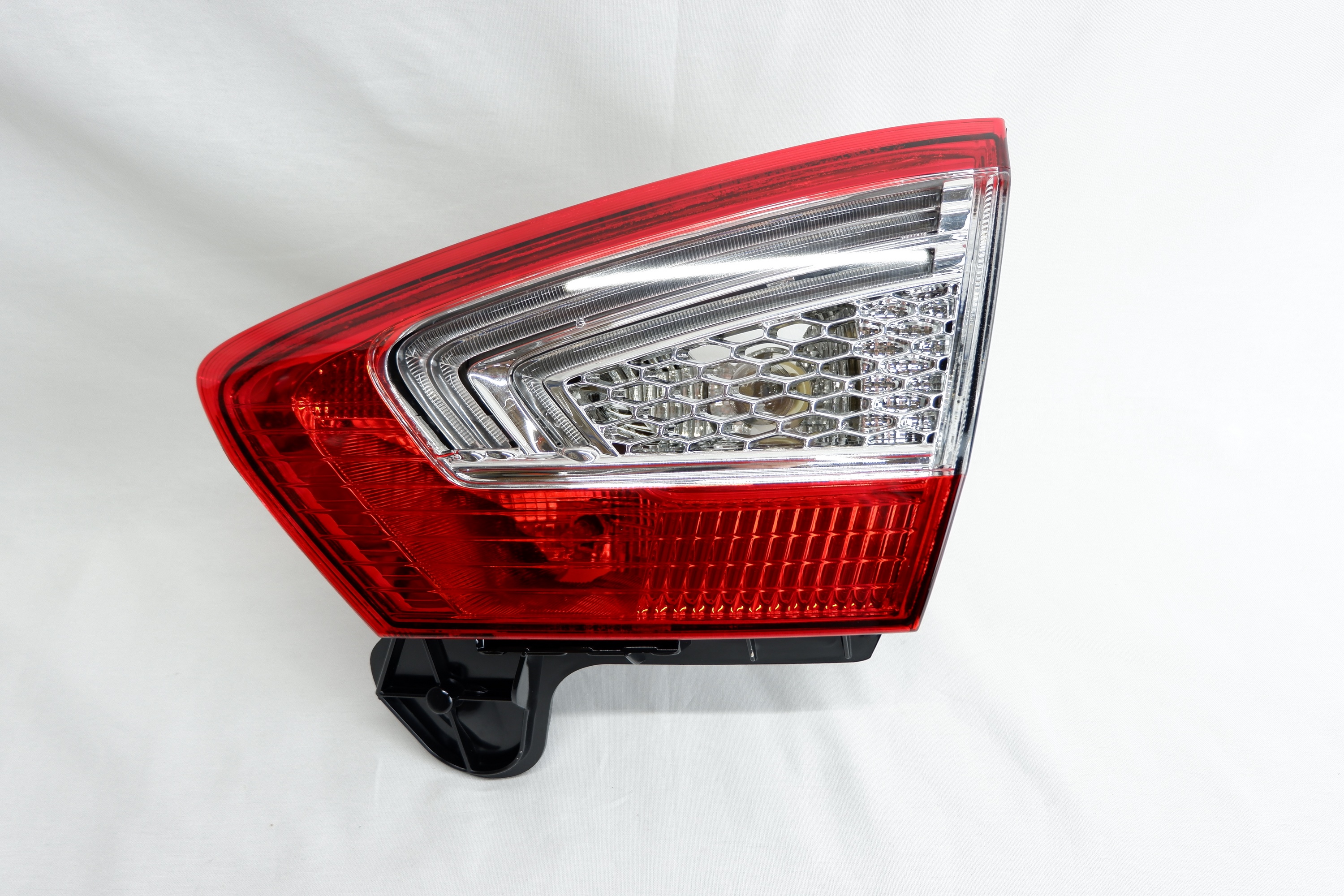 Фонарь правый внутренний Ford Mondeo 4 (2010-2014)