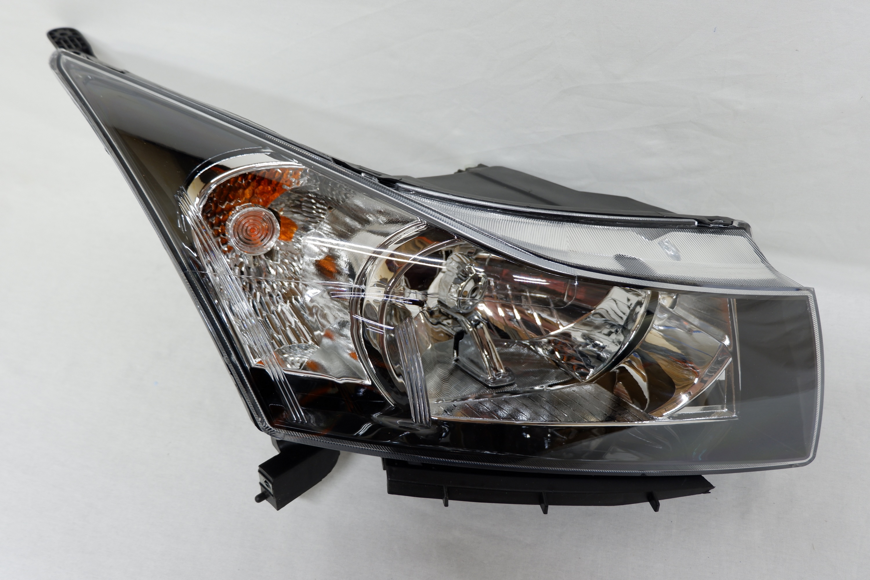 Фара правая Chevrolet Cruze 1 (2009-2012)