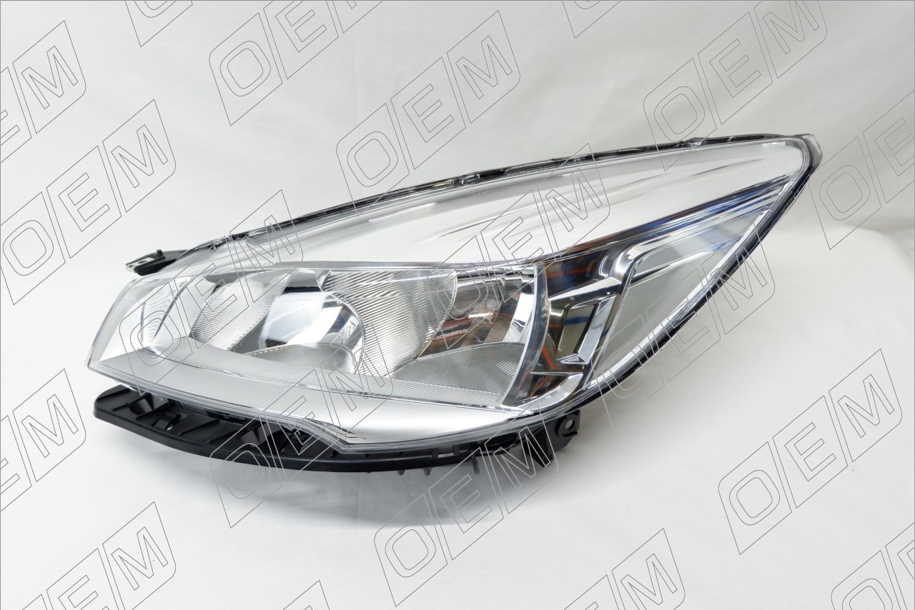 Фара левая Ford Kuga 2016 галоген