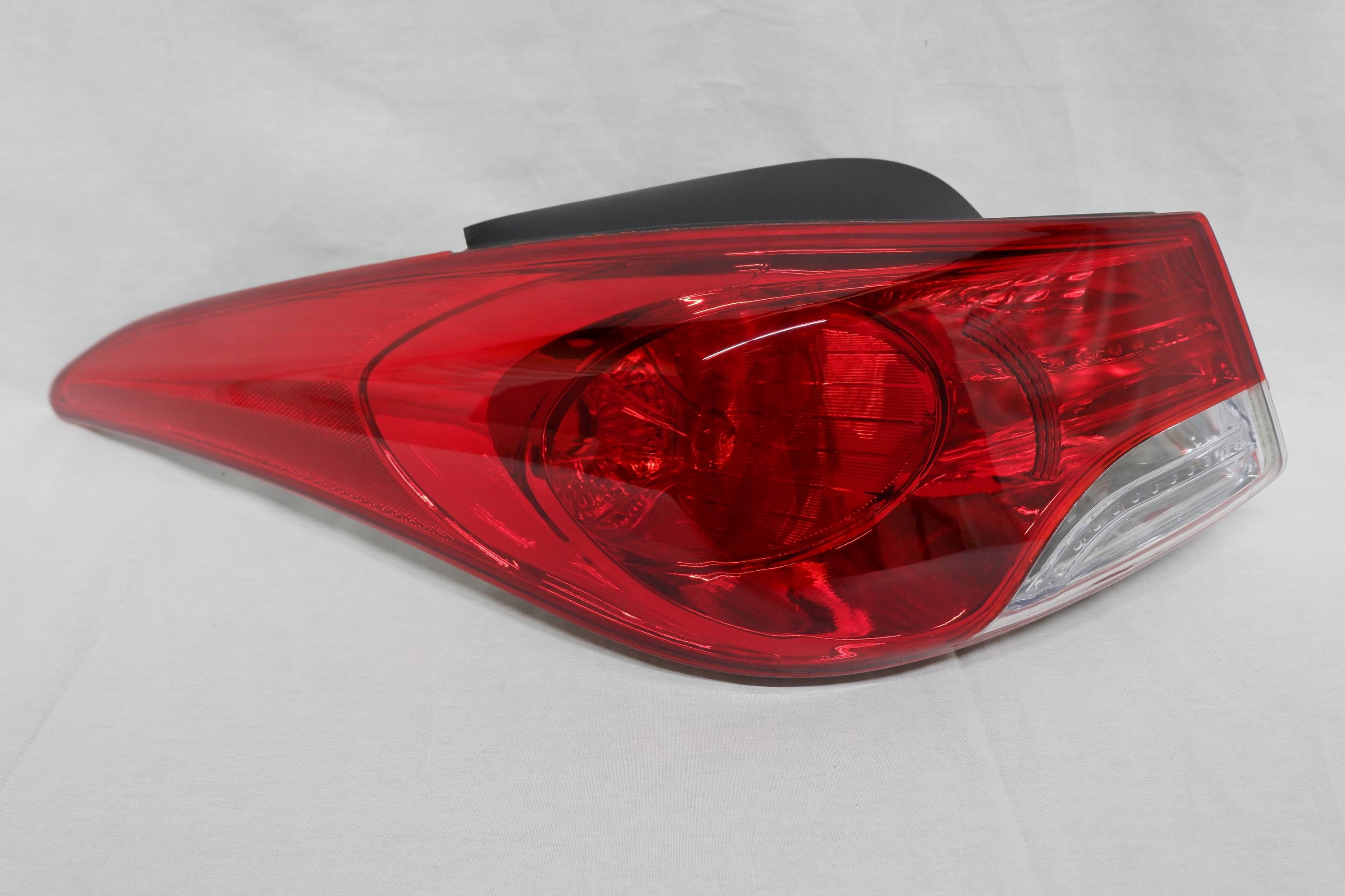 Фонарь левый внешний Hyundai Elantra 5 MD (2011-2013)