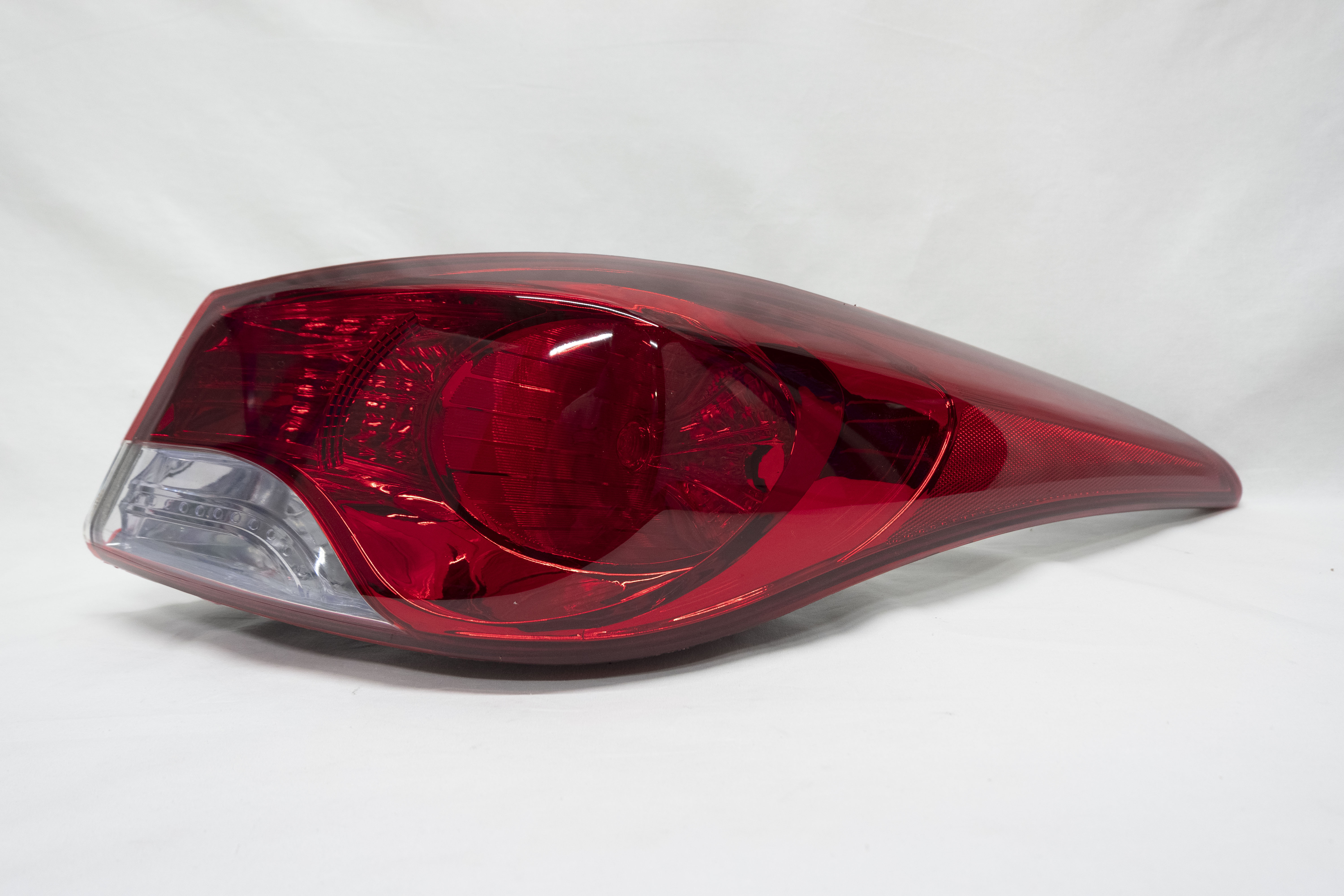 Фонарь правый внешний Hyundai Elantra 5 MD (2011-2013)