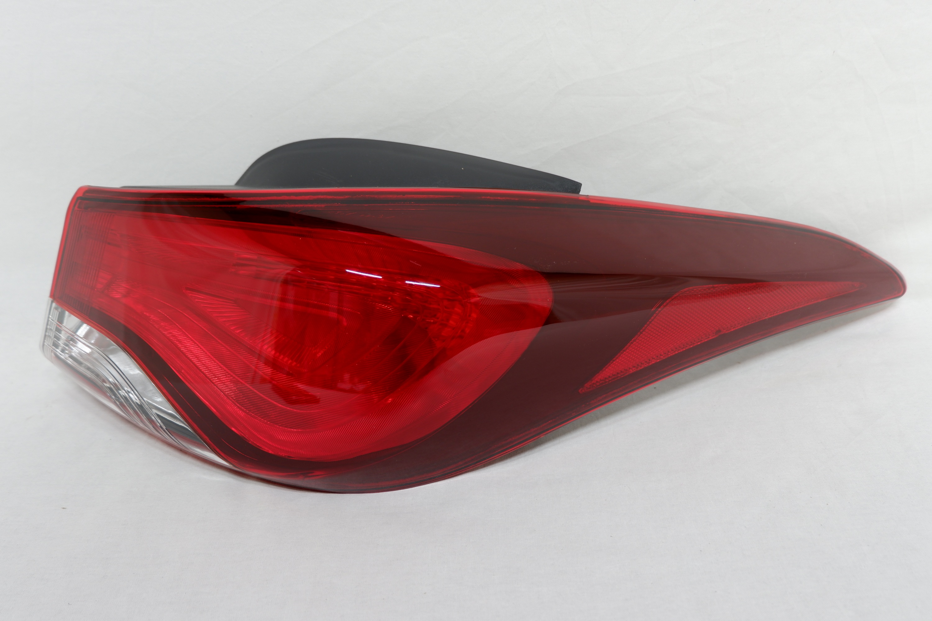 Фонарь правый внешний Hyundai Elantra 5 MD (2013-2016)