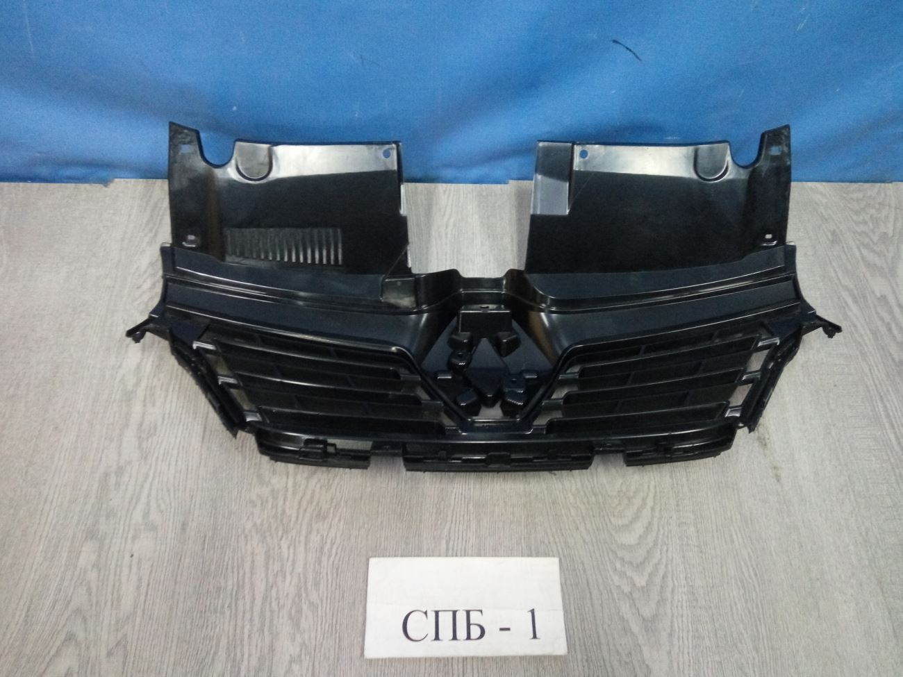 623105887r Решетка радиатора Renault Logan 2 2014-нв