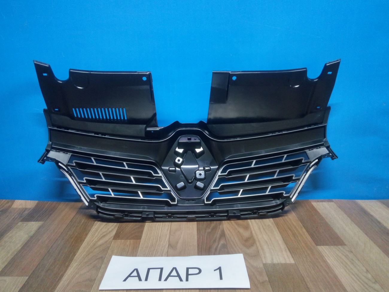 623105887r Решетка радиатора Renault Logan 2 2014-нв