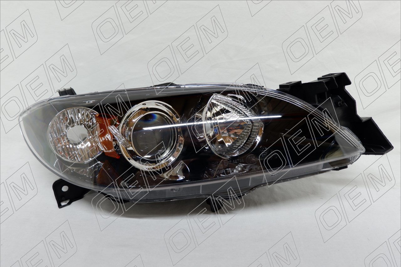 Фара правая Mazda 3 2007 с корректором седан