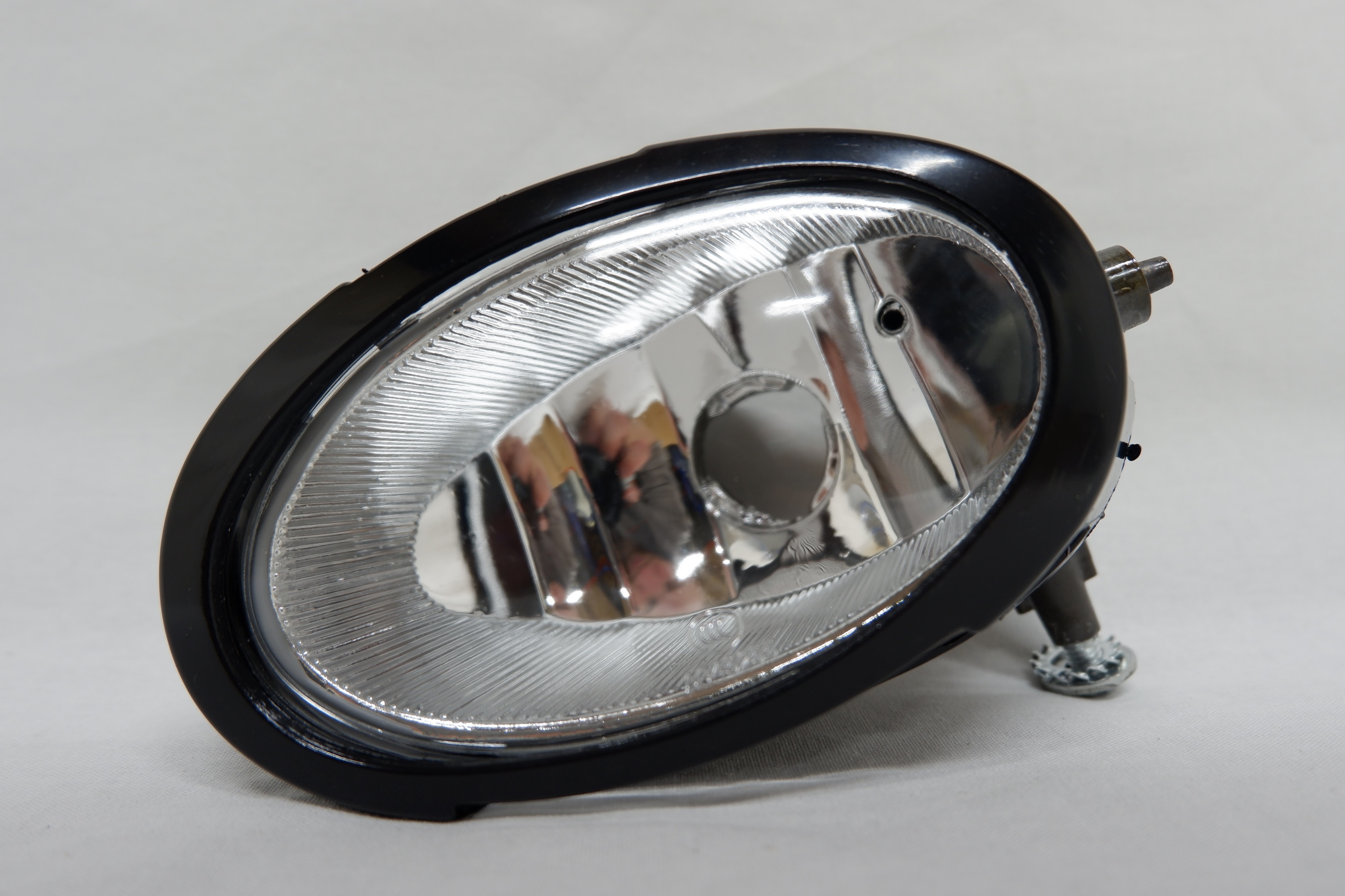 Фара противотуманная левая Mazda 3 2004