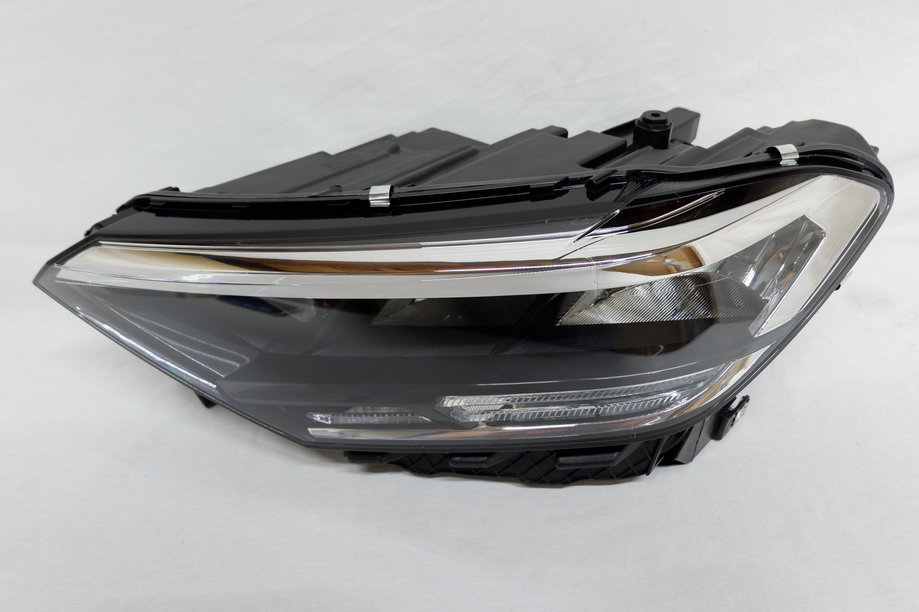 Фара левая Volkswagen Polo sedan 2023 светодиодная (LED)