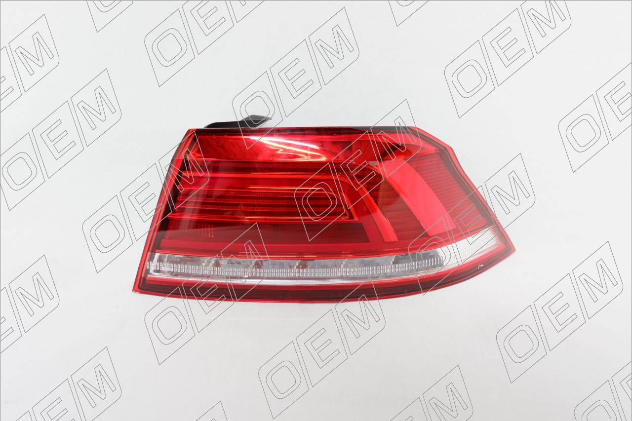 Фонарь правый внешний Volkswagen Passat 2018 с ПТФ седан