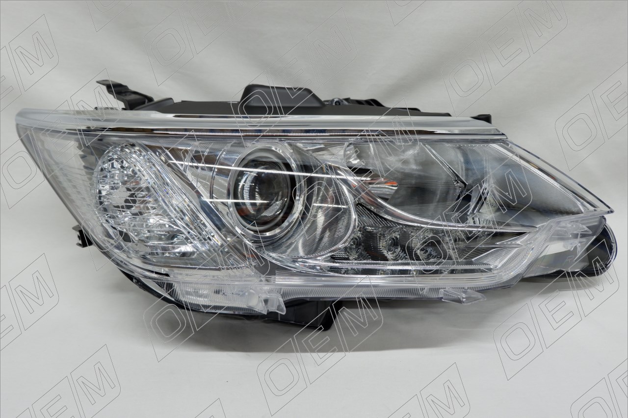 Фара правая Toyota Camry 7 XV50 (2014-2017)