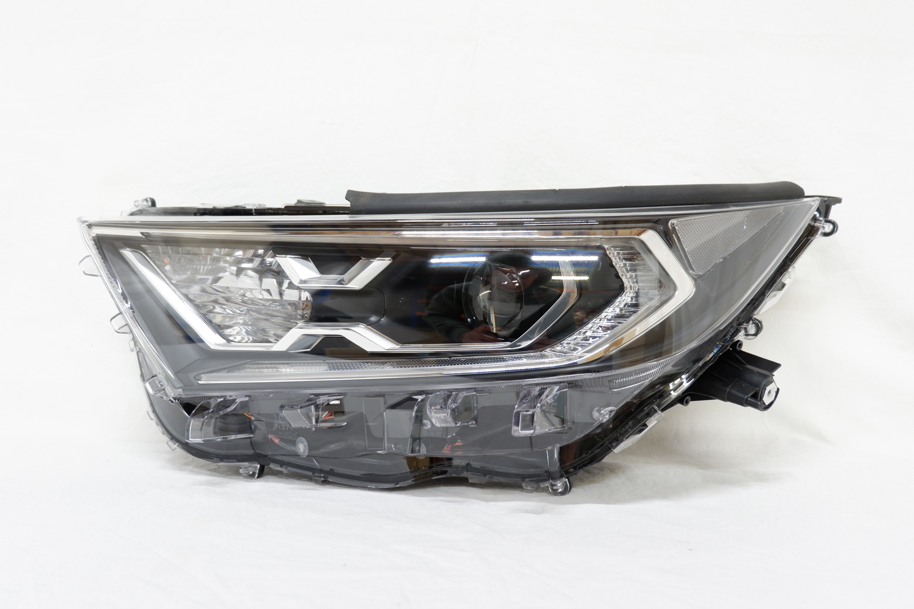 Фара левая Toyota RAV4 2024 светодиодная (FULL LED)