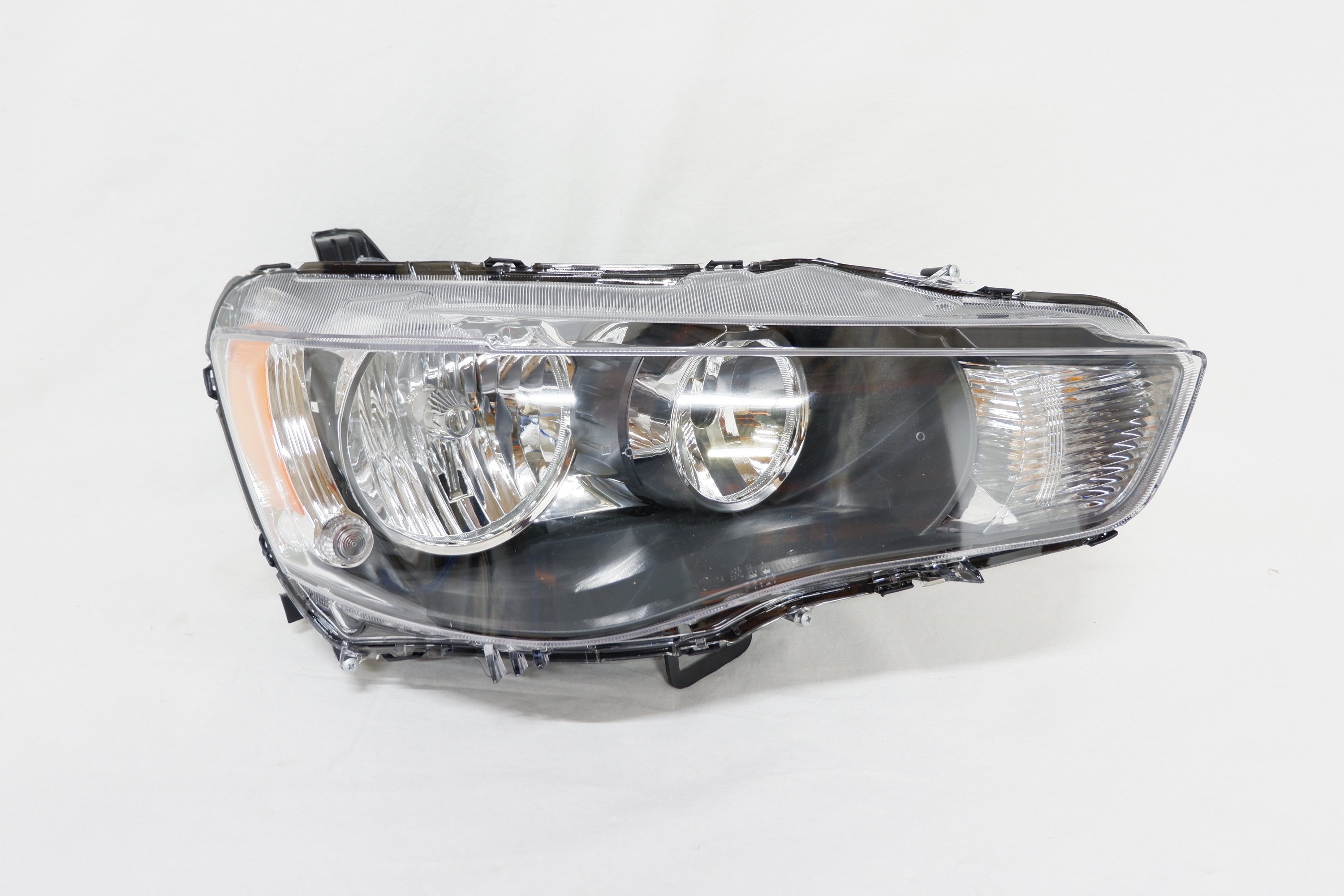 Фара правая Mitsubishi Outlander 2 XL (2009-2012)