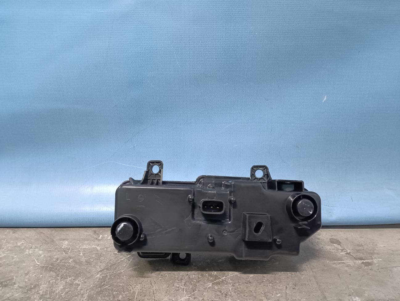 8312A019 Ходовой огонь левый Mitsubishi Pajero 4 2006-нв