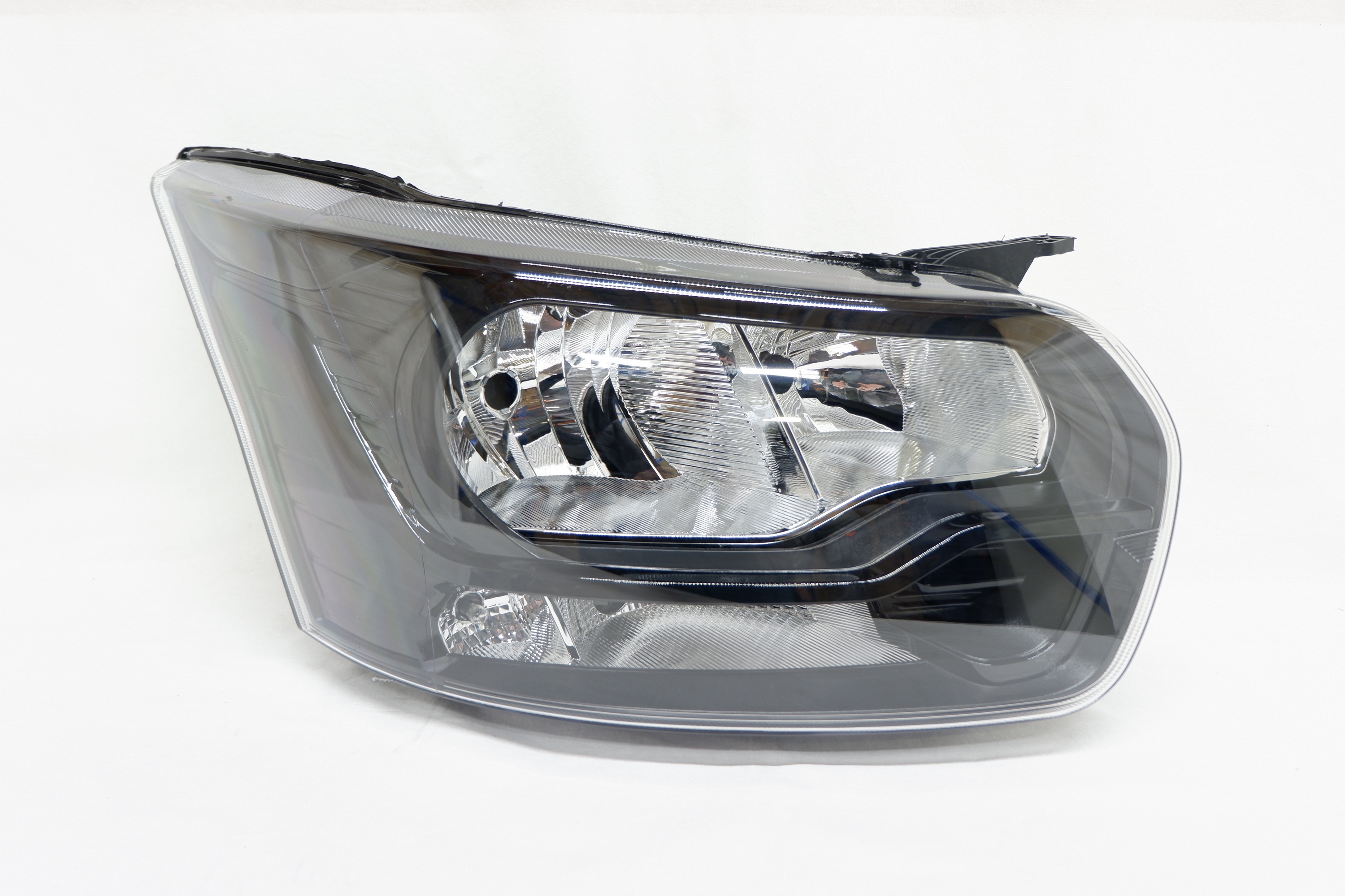 Фара правая Ford Transit 2016 галоген