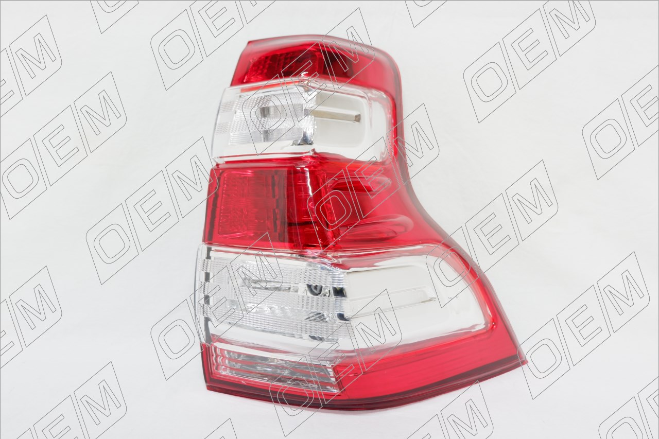 Фонарь правый Toyota Land Cruiser Prado 150 (2013-2017)
