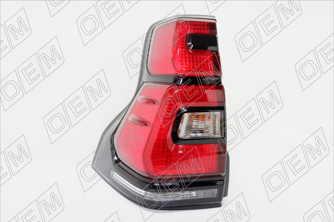 Фонарь левый Toyota Land Cruiser Prado 150 (2017-2020)