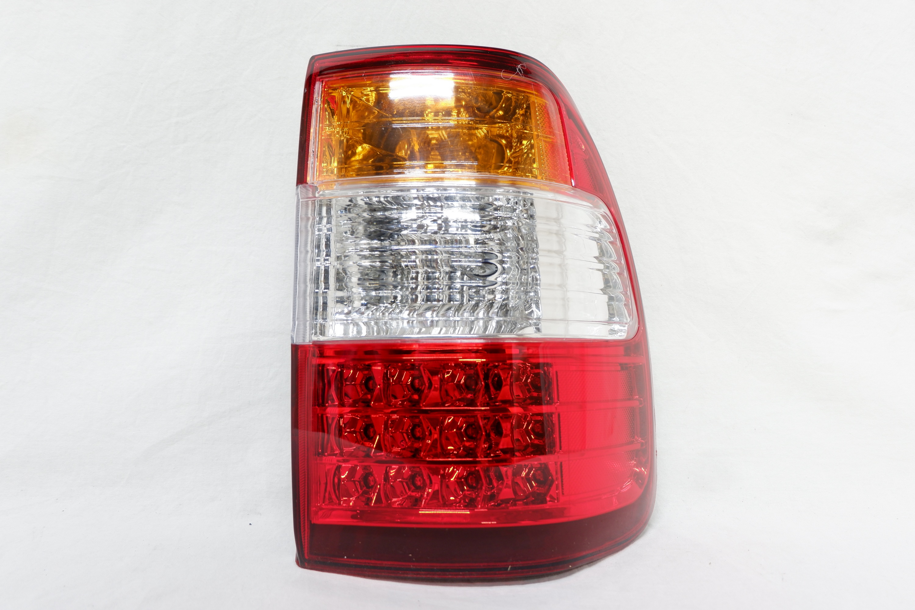 Фонарь правый внешний Toyota Land Cruiser 100 (2005-2007)