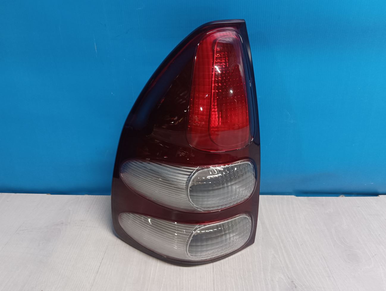 Фонарь левый Toyota Land Cruiser Prado 120 (2003-2009)
