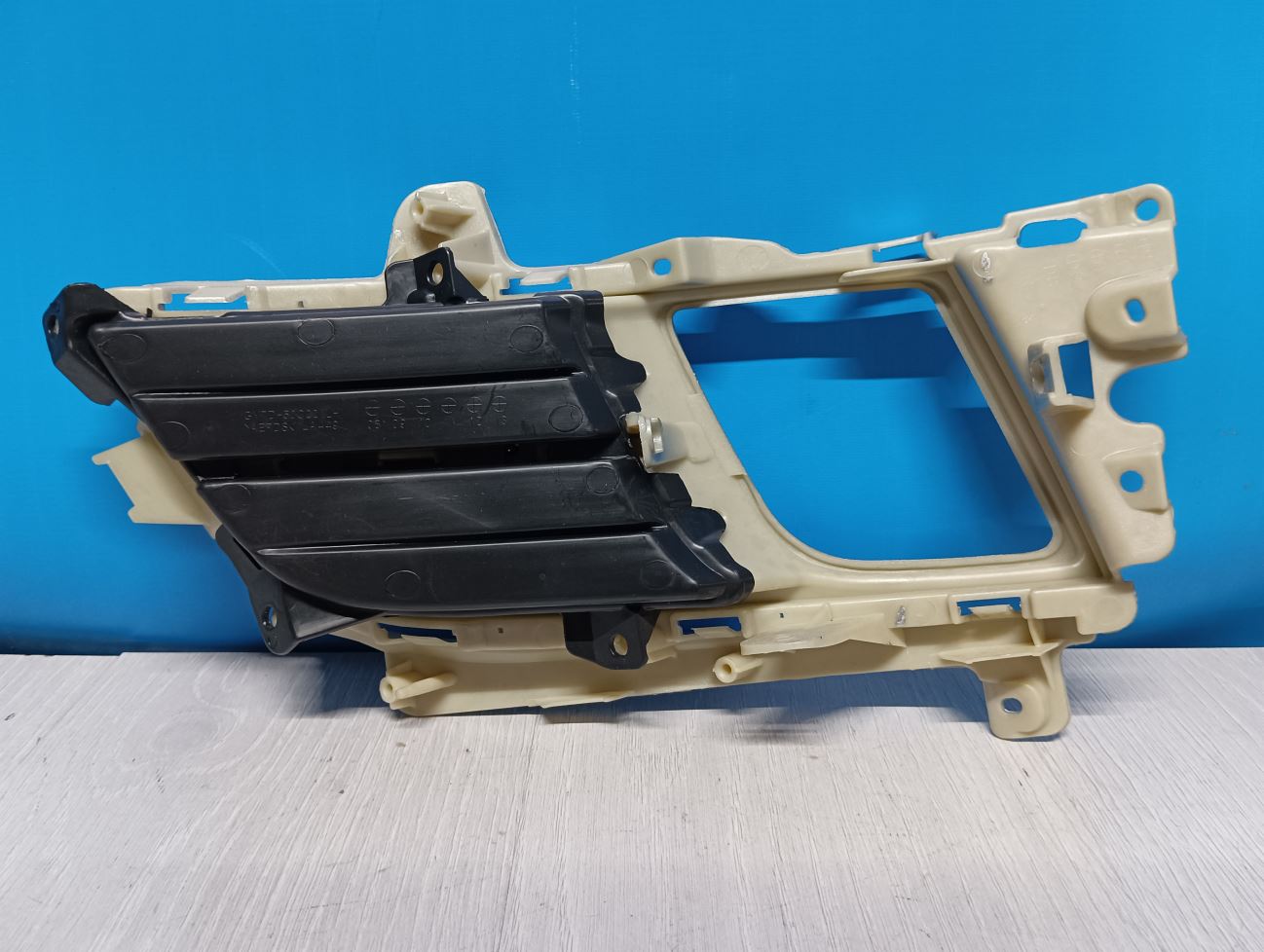 GS7T50C12A Окантовка противотуманной фары левая Mazda 6 2 GH 2007-2012 GS7T-50-C12A