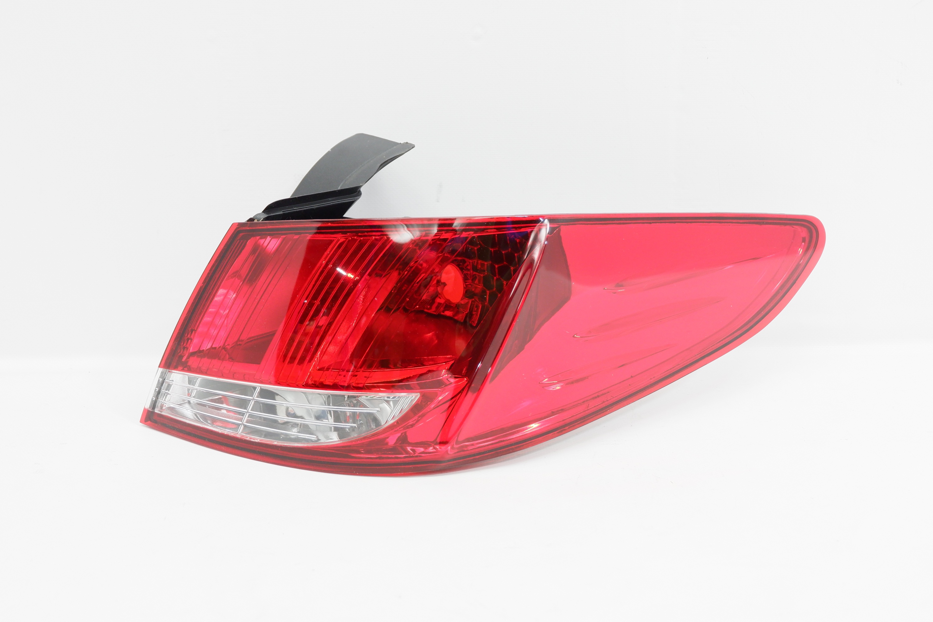 Фонарь правый внешний Peugeot 408 (2011-2022)