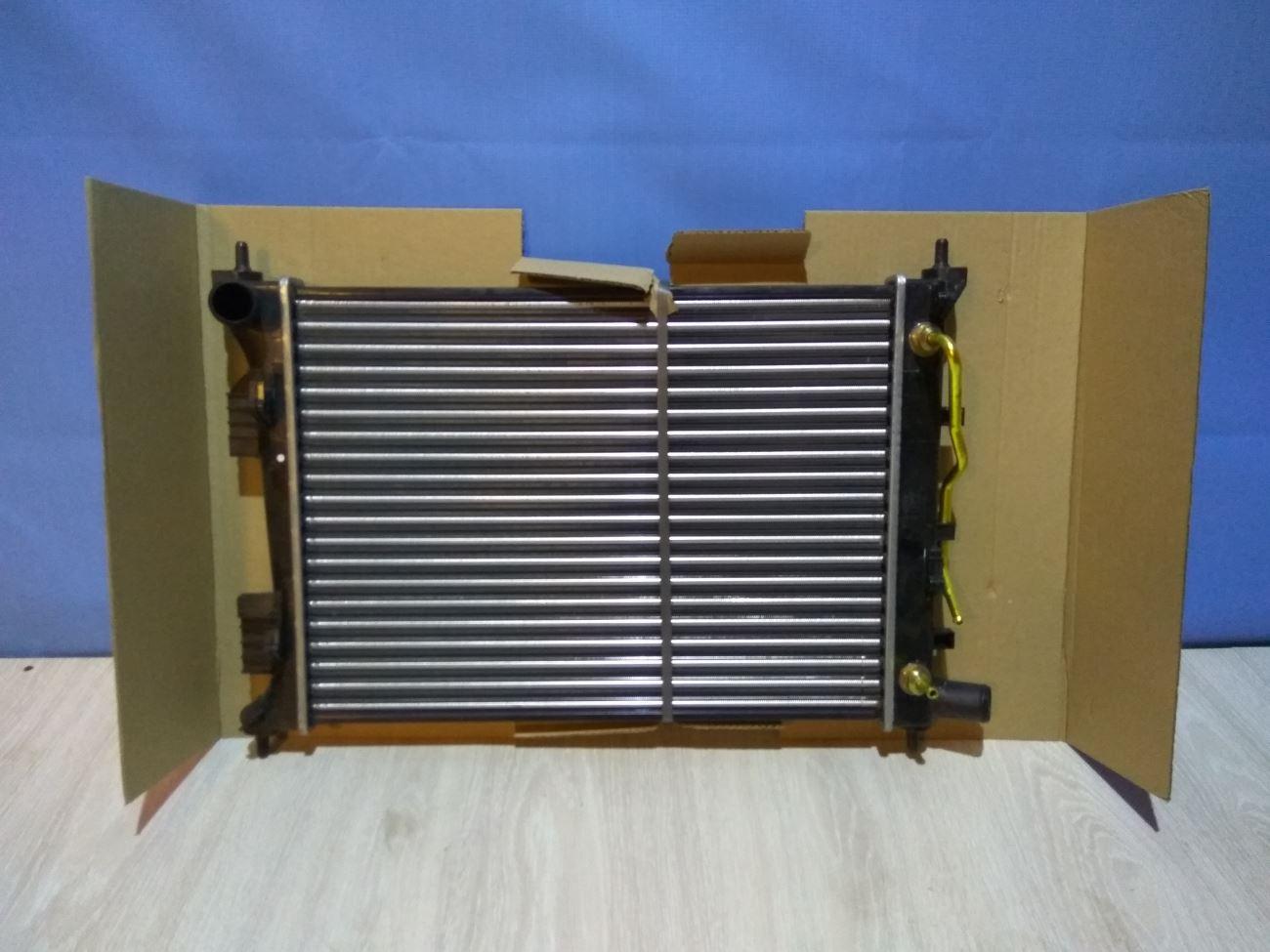 Радиаторы фар. Радиатор солярис 2011. Радиатор охлаждения солярис 1. Радиатор хендай солярис 2011. 6.