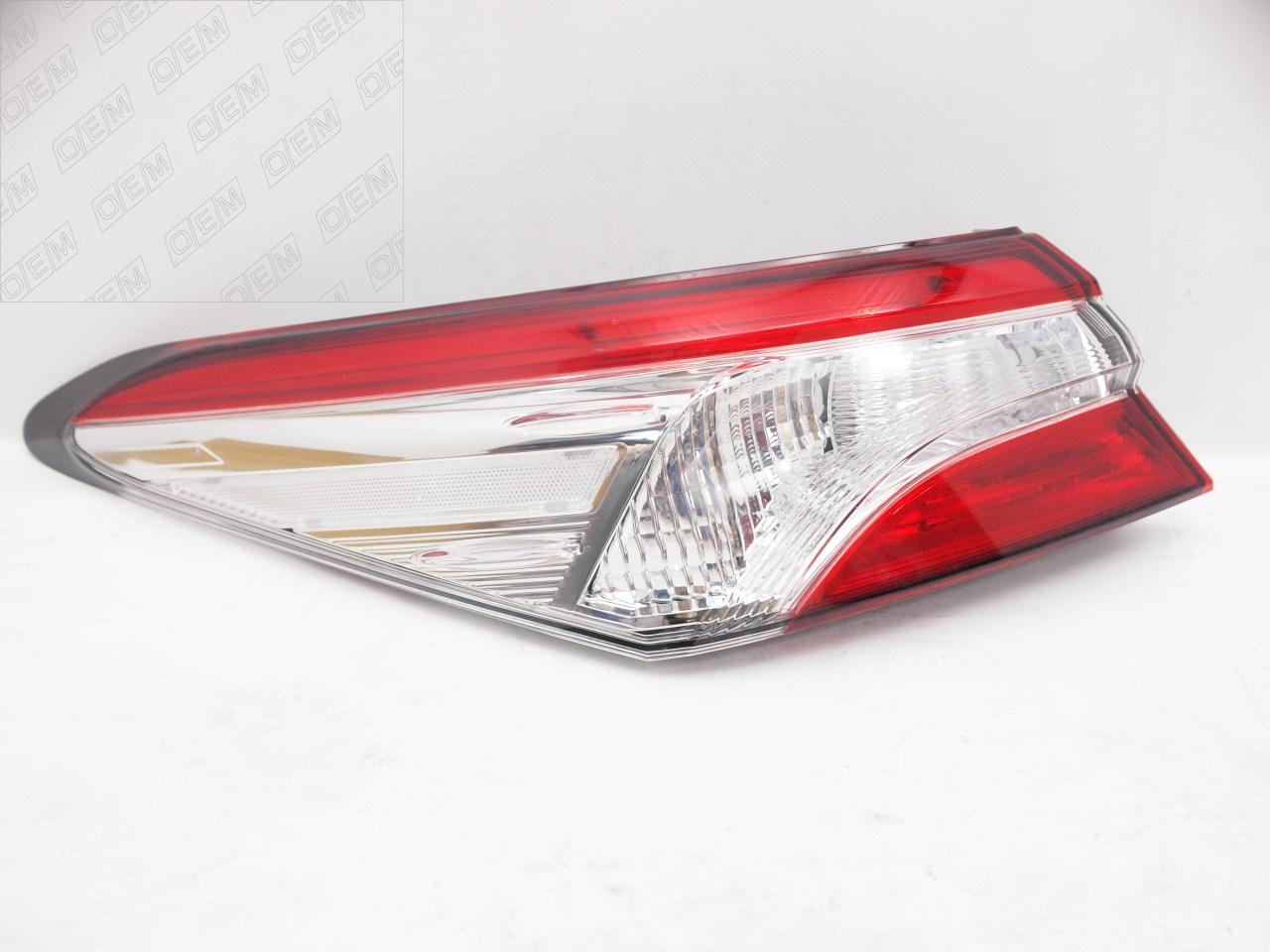 Фонарь левый внешний  Toyota  Camry  8 XV70 