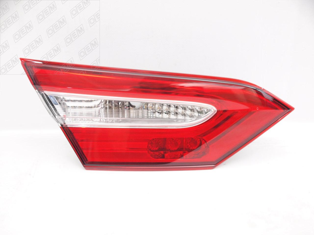 Фонарь левый внутренний  Toyota  Camry  8 XV70 