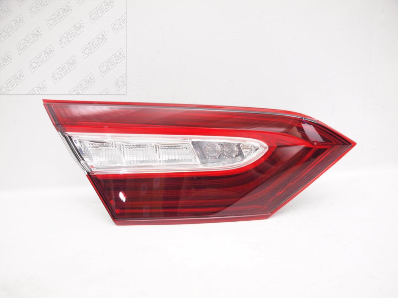 Фонарь левый внутренний  Toyota  Camry  8 XV70 