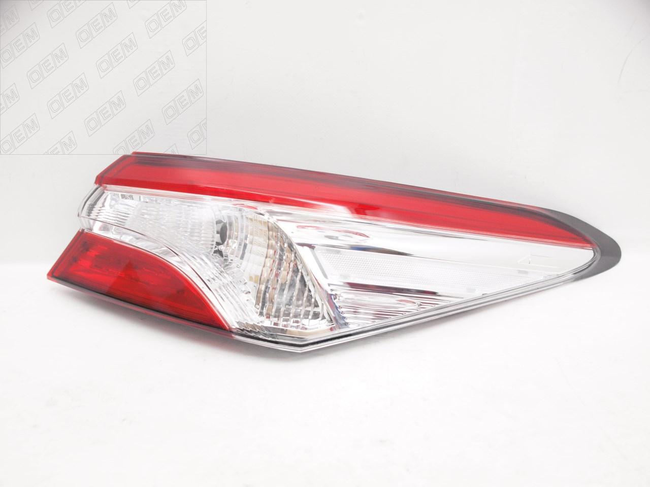Фонарь правый внешний  Toyota  Camry  8 XV70 