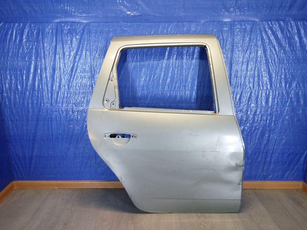 Renault duster 2022 дверь задняя правая. Дверь на багажнике duster. Задняя дверь рено дастер. Комплектация передние двери рено дастер 2013. Duster 2012 дверь задняя.