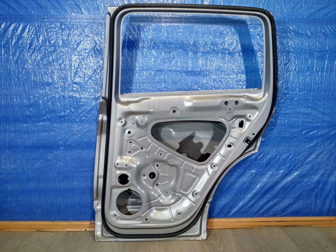 Volkswagen tiguan 2010 дверь передняя левая. Дверь. 5n0831055b. Задняя левая дверь volkswagen tiguan. Запчасти для дверей тигуан 2015.